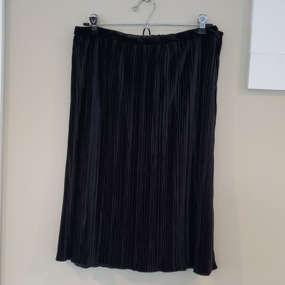 EUC women's Sanctuary velvet skirt XL